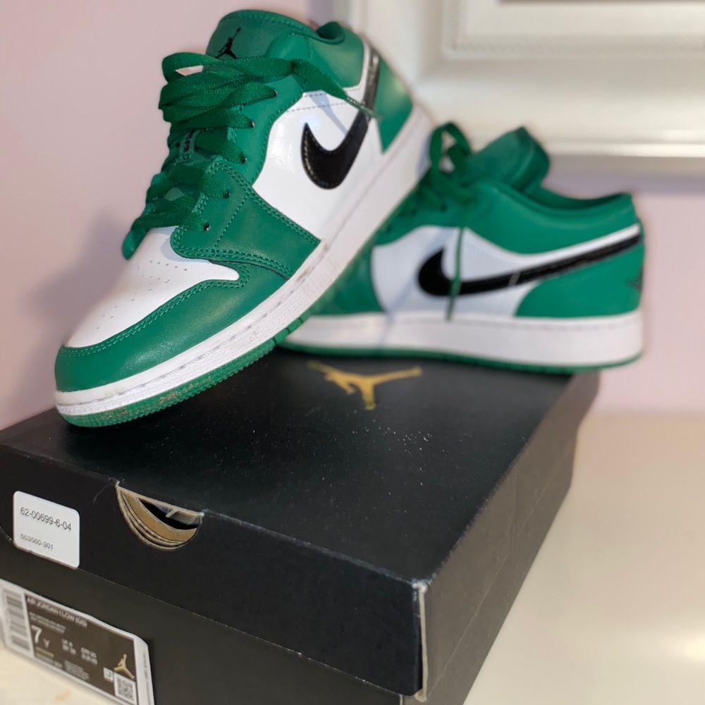 Jordan 1 Low “Pine Green”